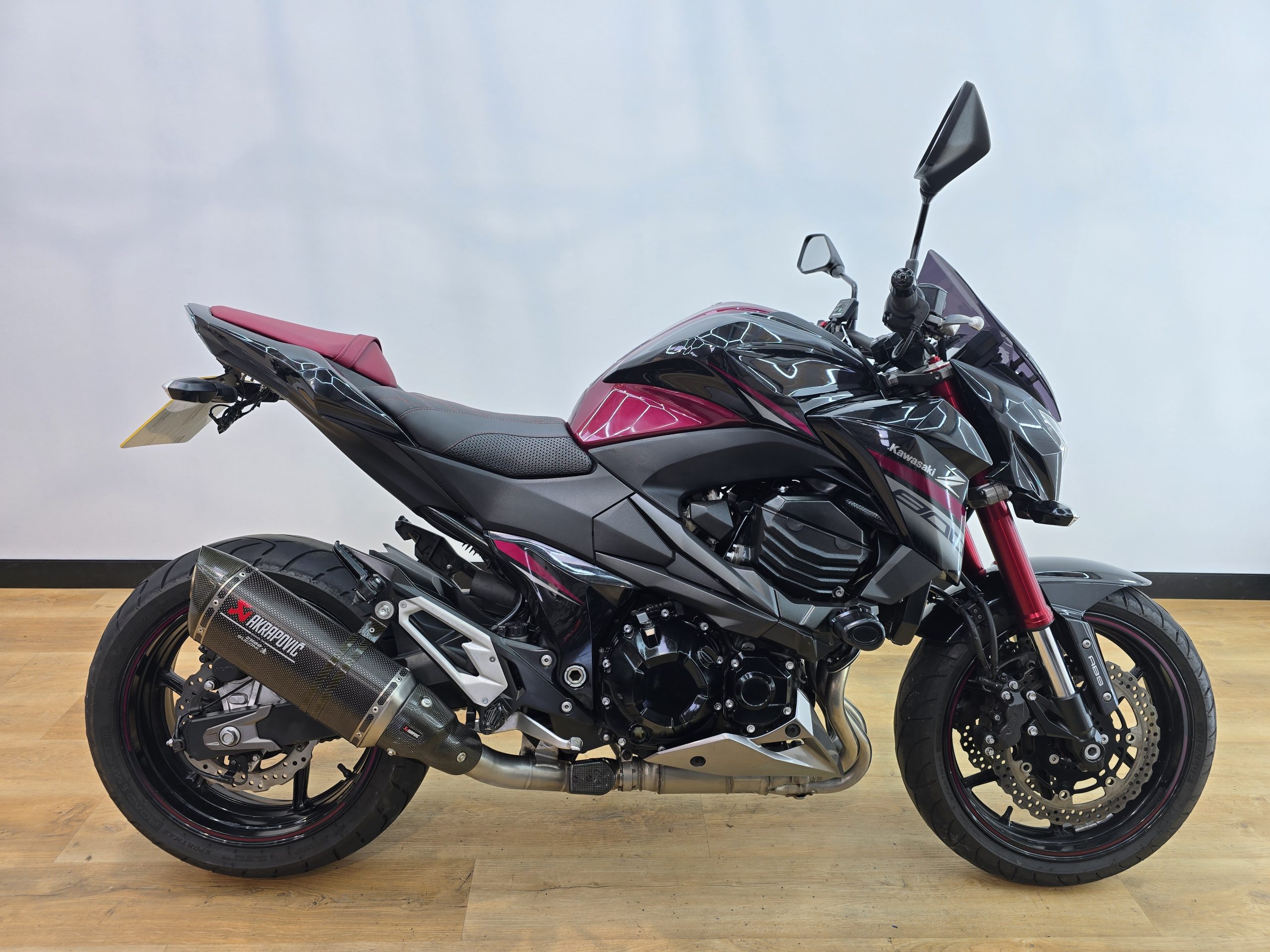 The Aggressive Aura: A Deep Dive into the Kawasaki Z800 Sugomi