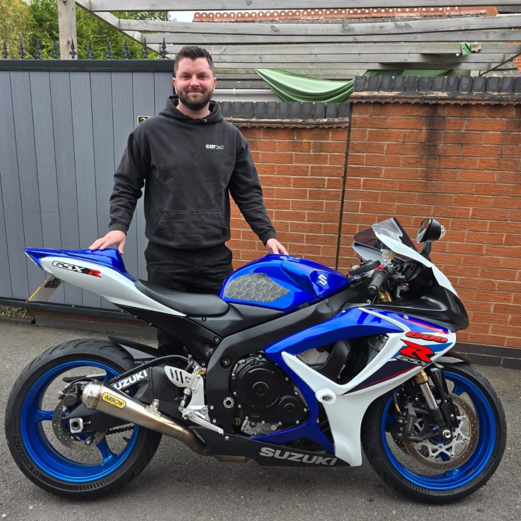 collecting Suzuki GSX-R 600