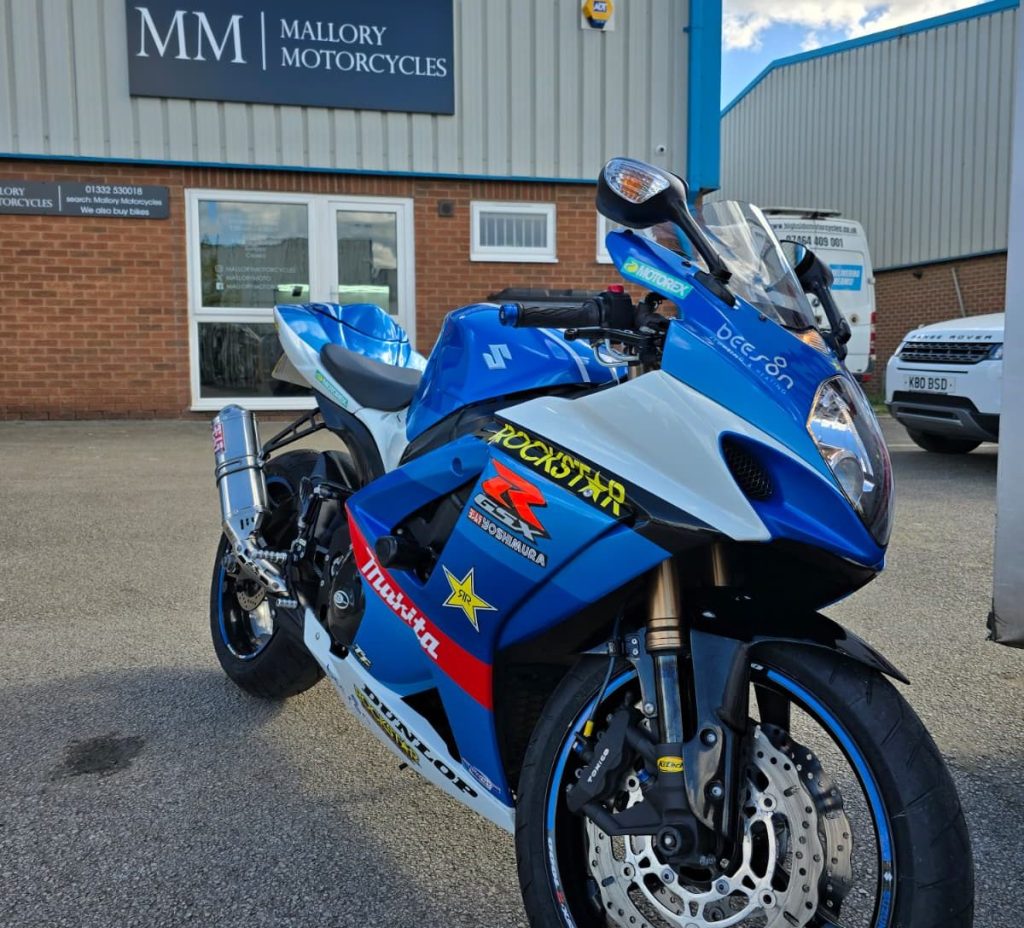 collecting Suzuki GSX-R 750