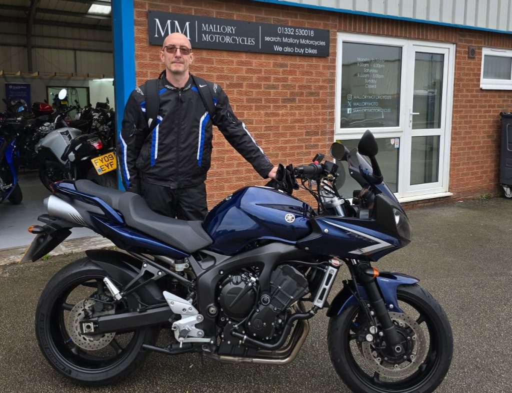 collecting Yamaha FZ6 Fazer S2