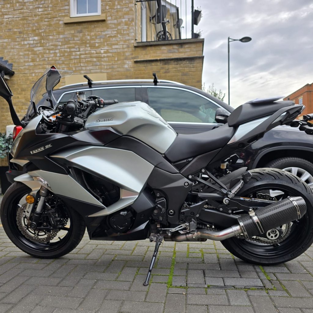 collecting Kawasaki Z1000 SX