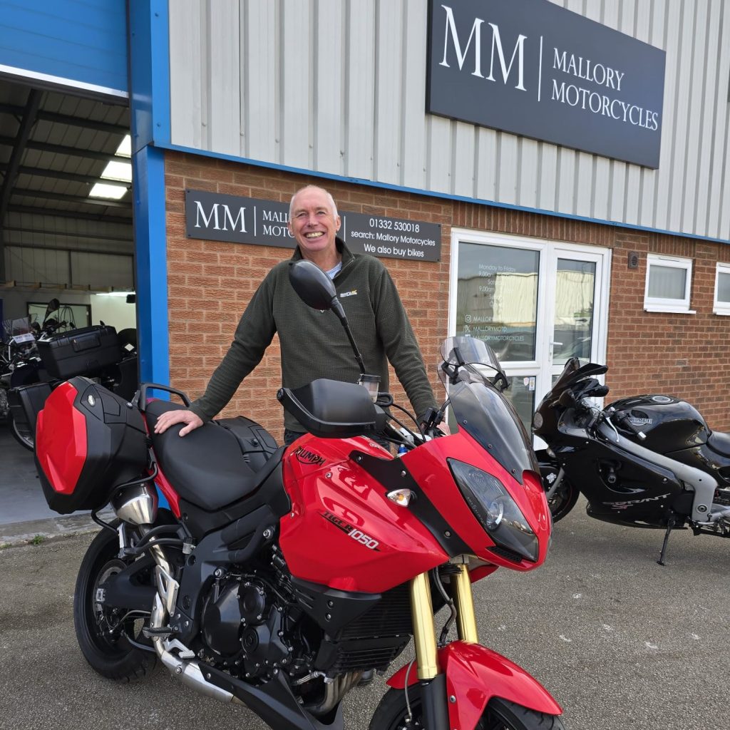 collecting Triumph Tiger 1050 Sport