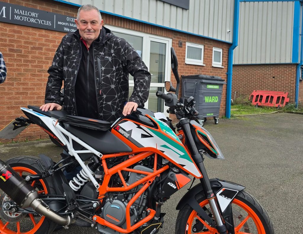 collecting KTM Duke 390