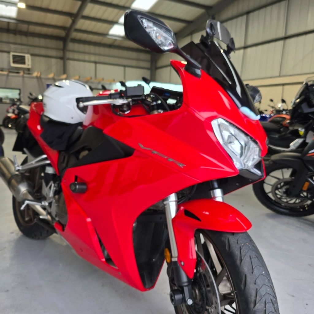 collecting Honda VFR800