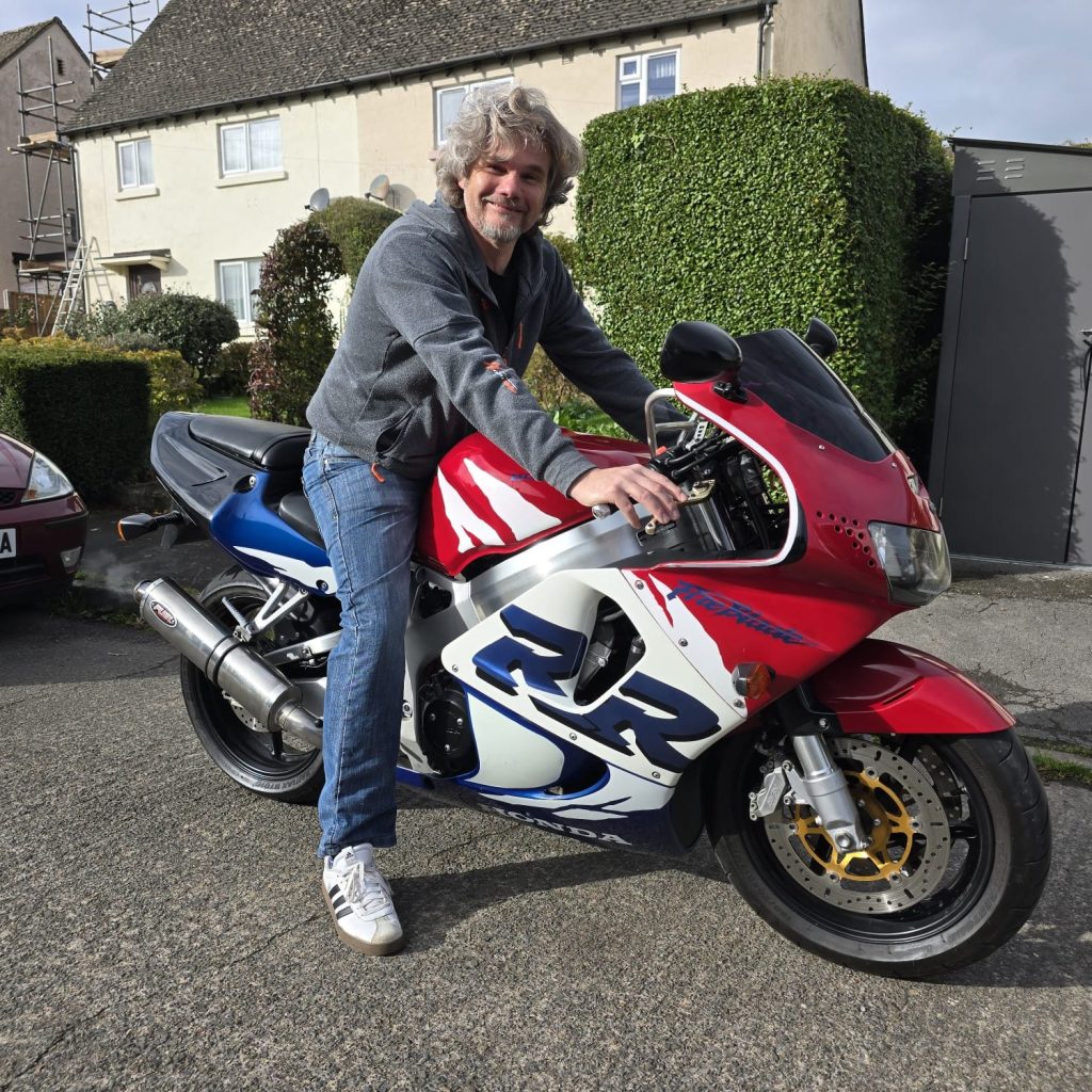 collecting Honda CBR900RR Fireblade