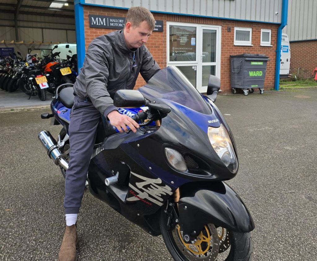 collecting Suzuki GSX-R1300 Hayabusa