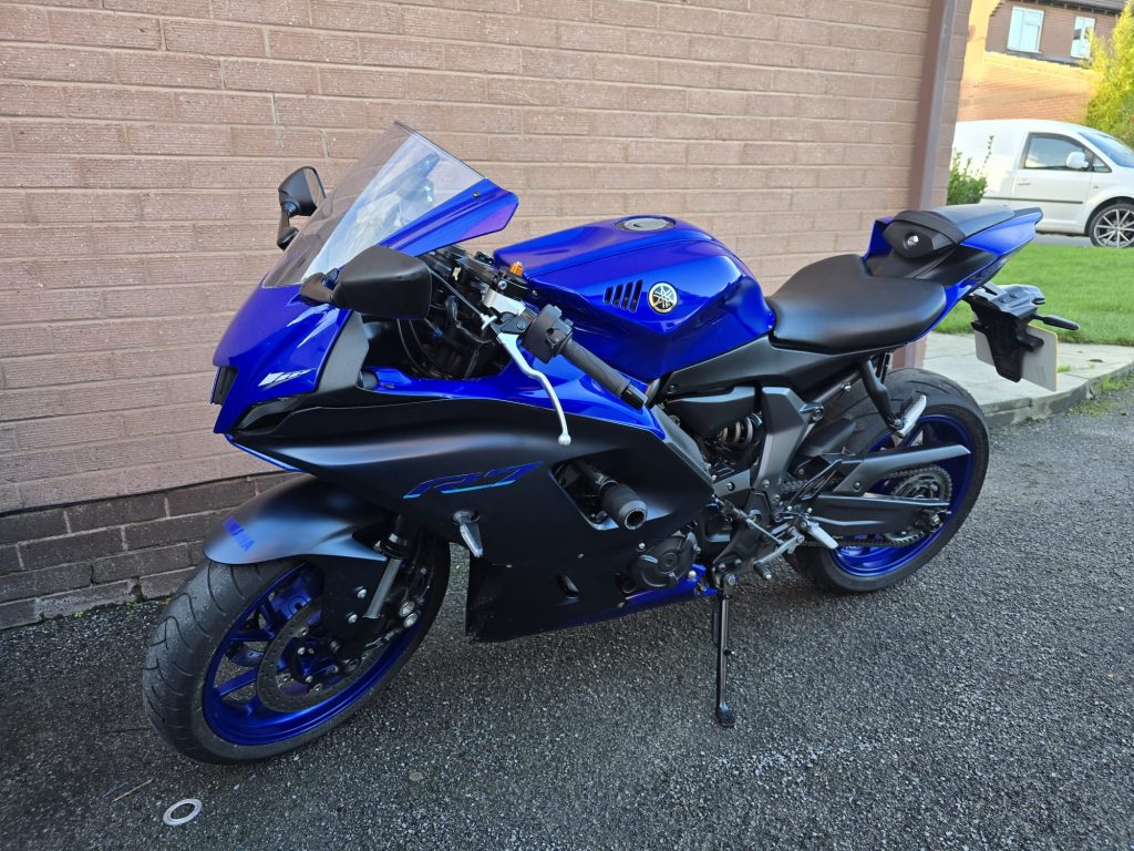 collecting Yamaha R7
