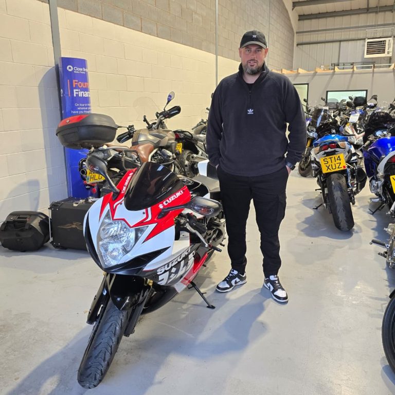 collecting Suzuki GSX-R 750